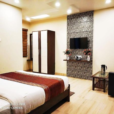 Hotel Aadesh Palace Varanasi Eksteriør billede