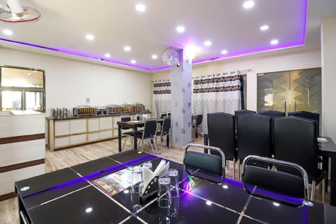 Hotel Aadesh Palace Varanasi Eksteriør billede
