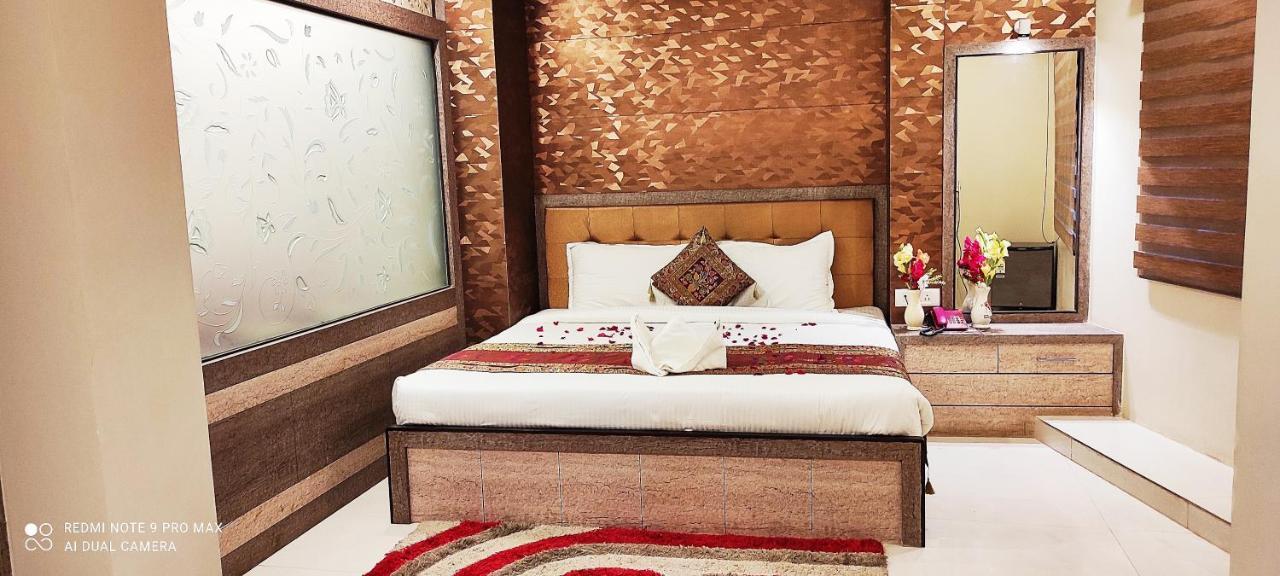 Hotel Aadesh Palace Varanasi Eksteriør billede