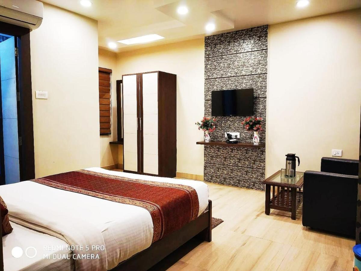 Hotel Aadesh Palace Varanasi Eksteriør billede