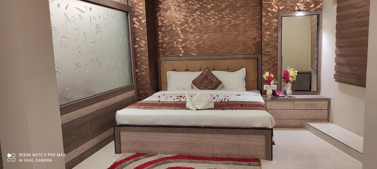 Hotel Aadesh Palace Varanasi Eksteriør billede