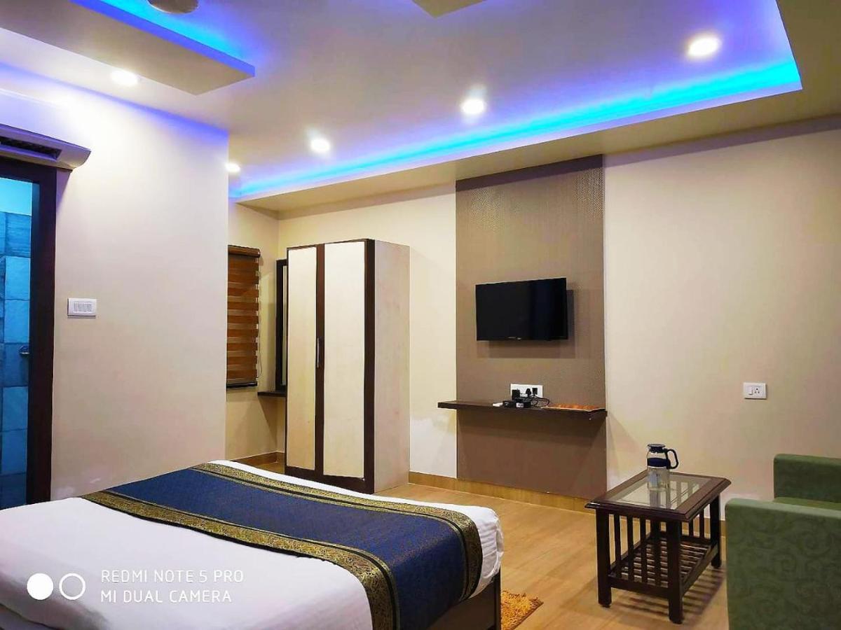 Hotel Aadesh Palace Varanasi Eksteriør billede