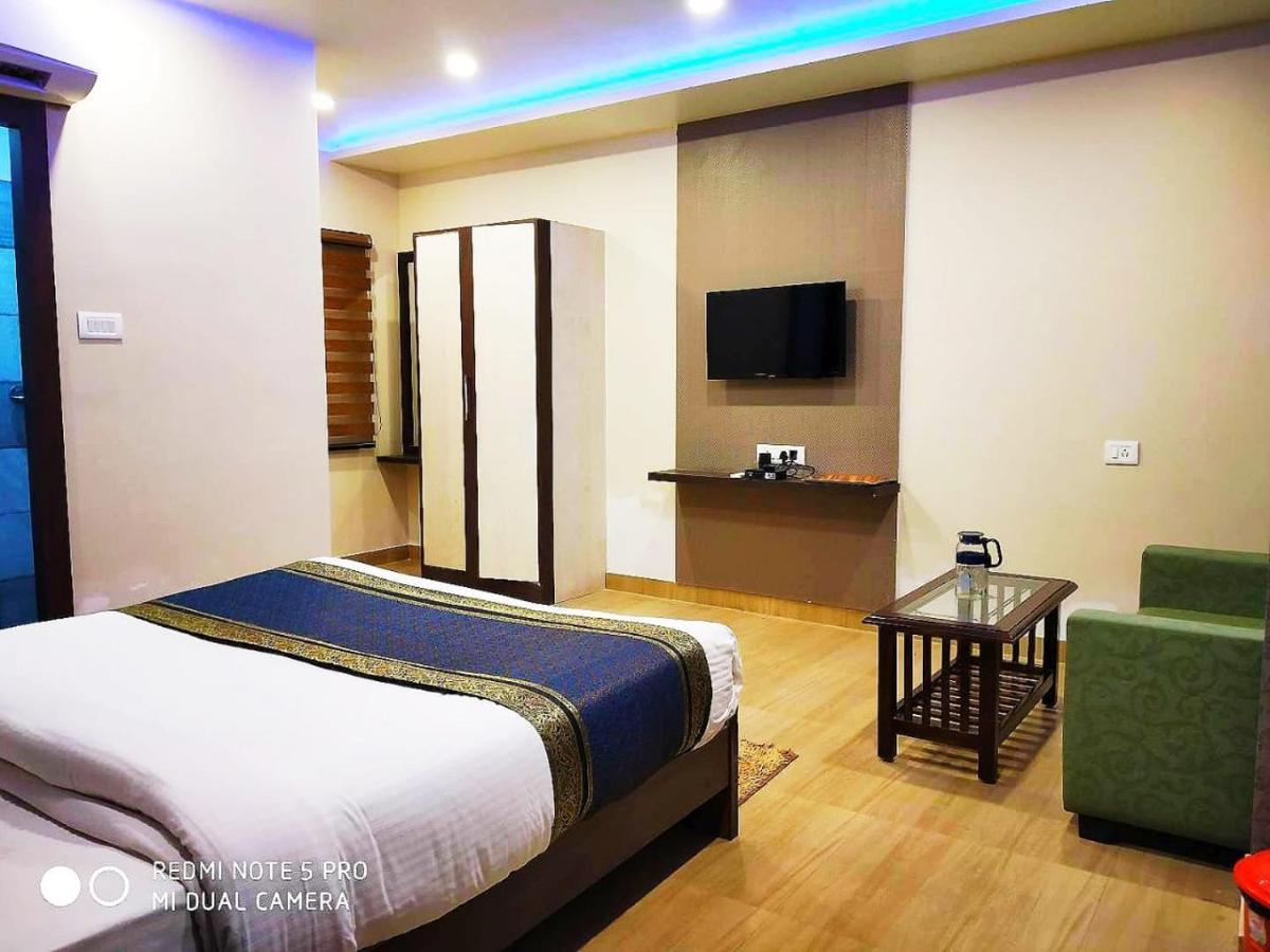 Hotel Aadesh Palace Varanasi Eksteriør billede