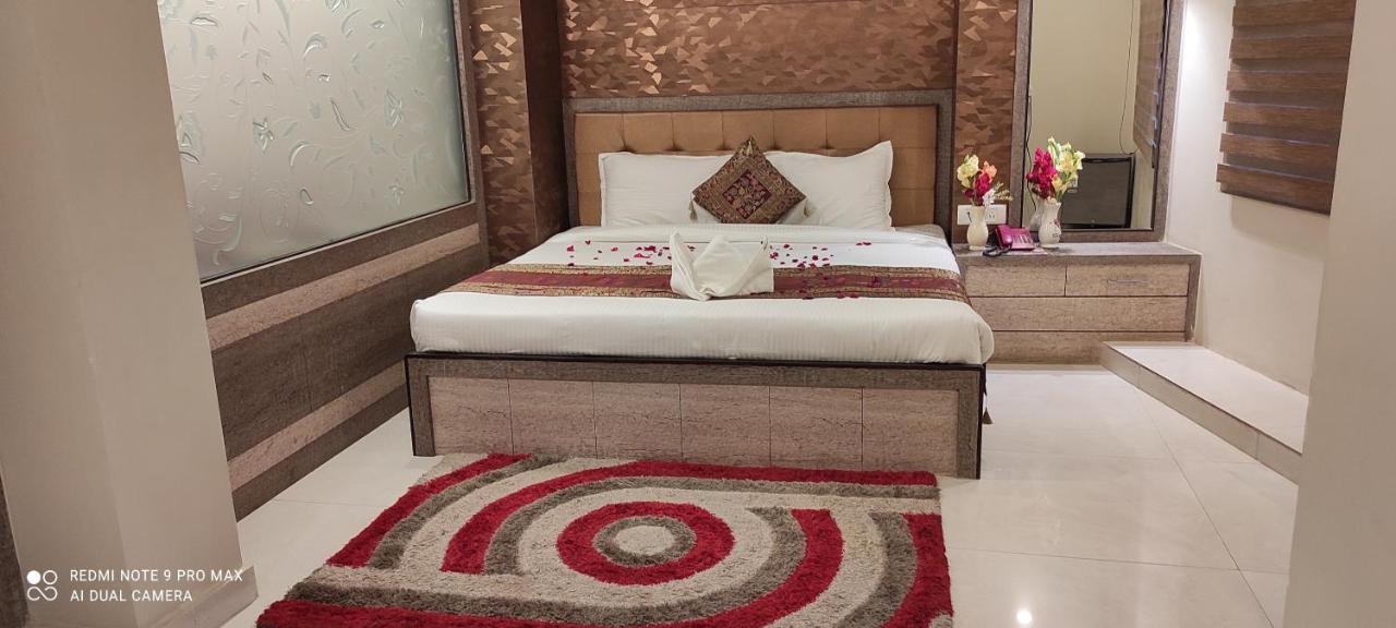 Hotel Aadesh Palace Varanasi Eksteriør billede