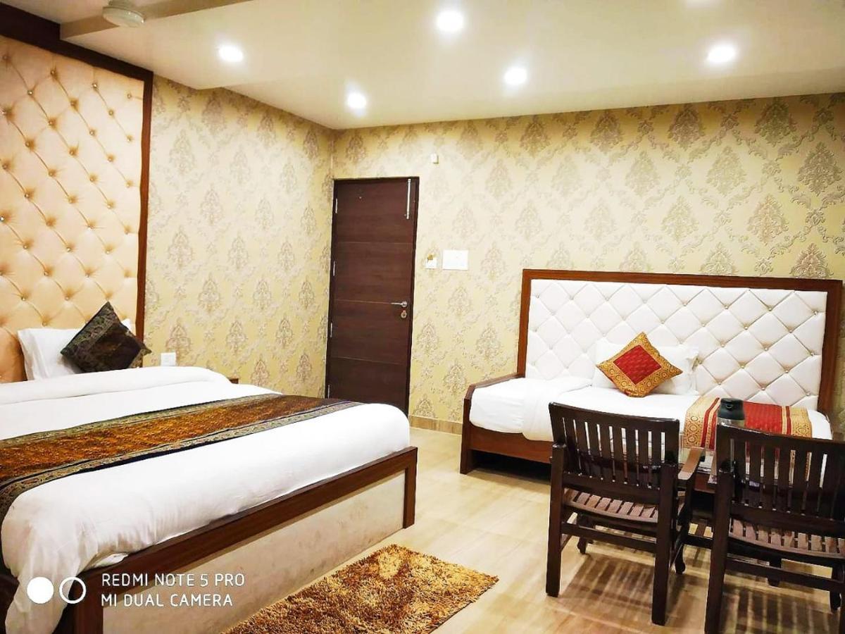 Hotel Aadesh Palace Varanasi Eksteriør billede