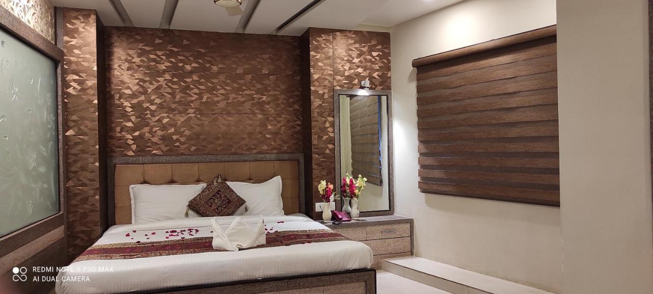 Hotel Aadesh Palace Varanasi Eksteriør billede