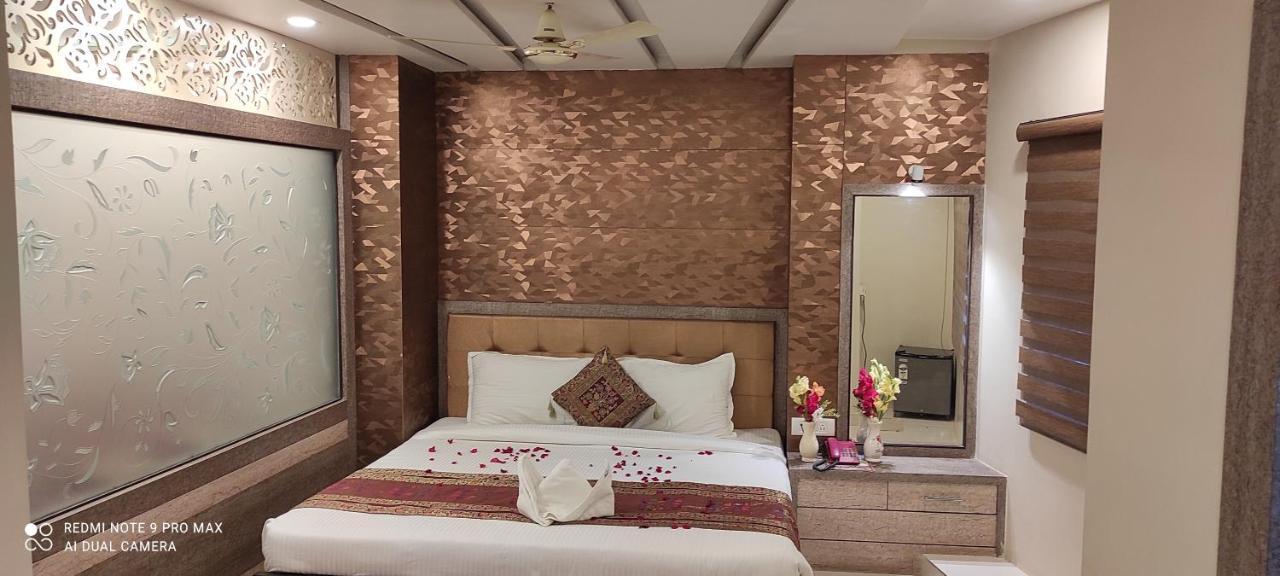 Hotel Aadesh Palace Varanasi Eksteriør billede