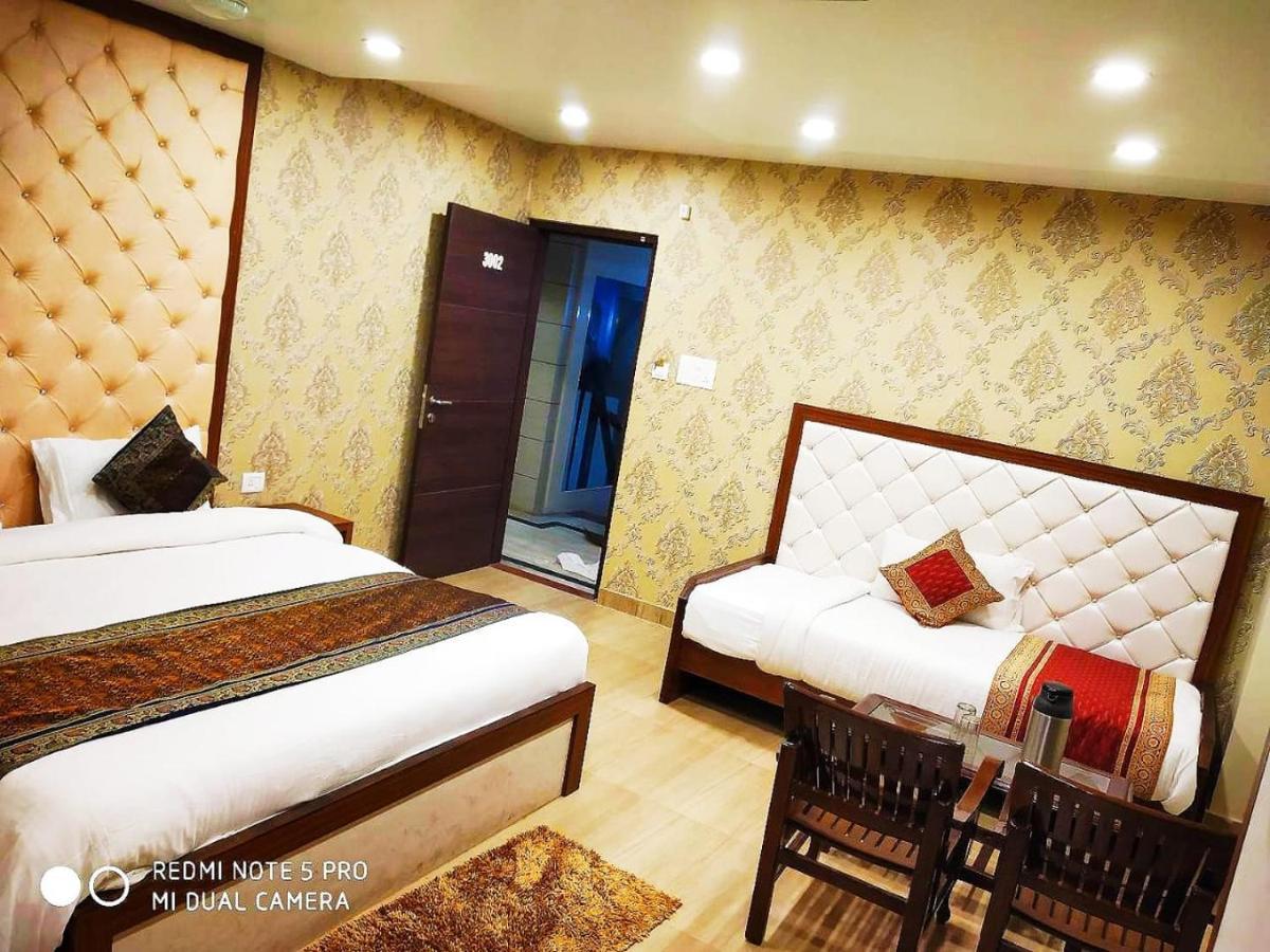 Hotel Aadesh Palace Varanasi Eksteriør billede