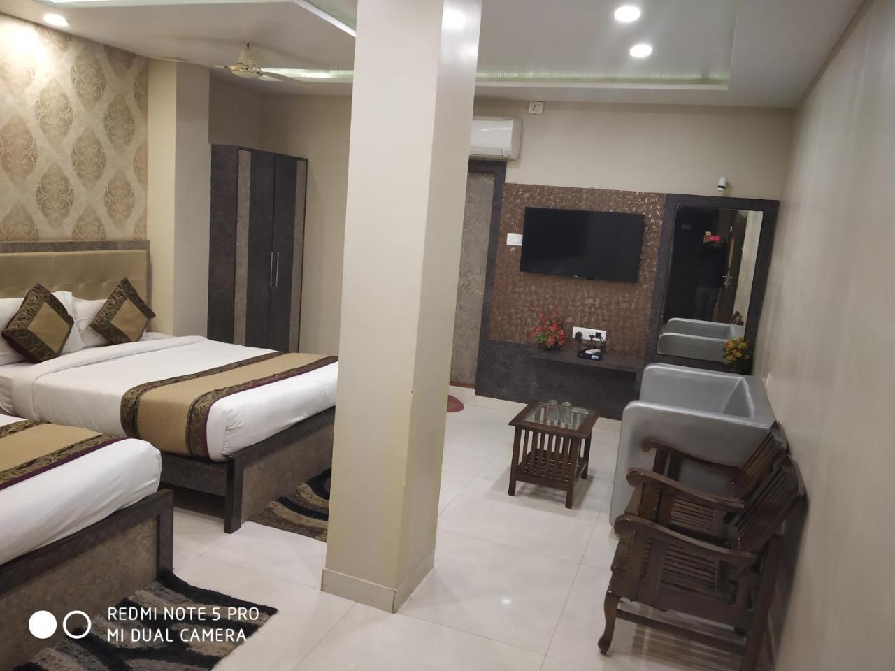 Hotel Aadesh Palace Varanasi Eksteriør billede