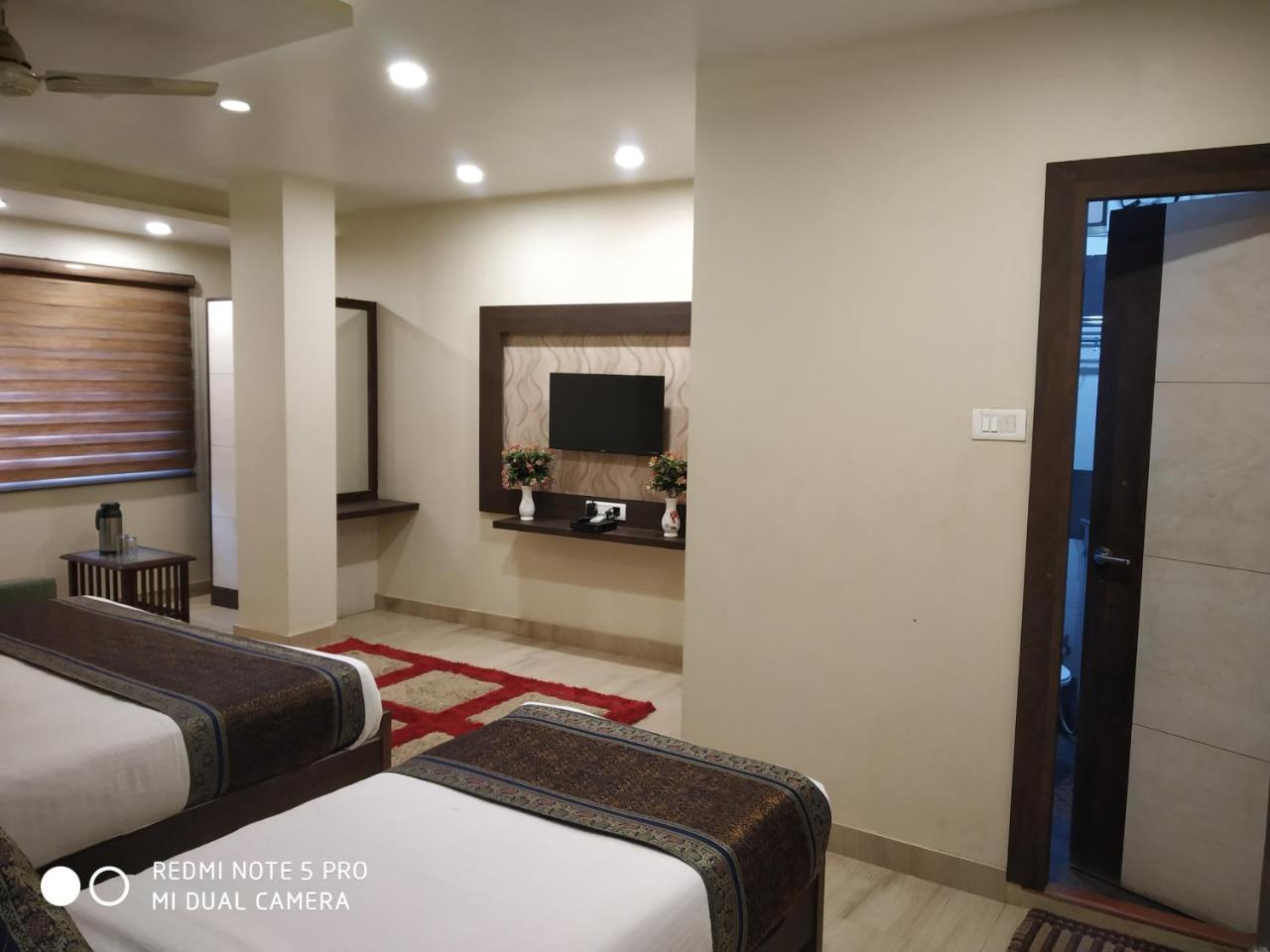 Hotel Aadesh Palace Varanasi Eksteriør billede