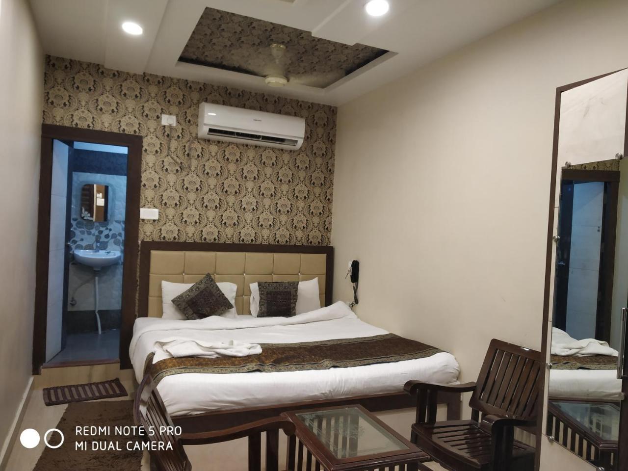 Hotel Aadesh Palace Varanasi Eksteriør billede