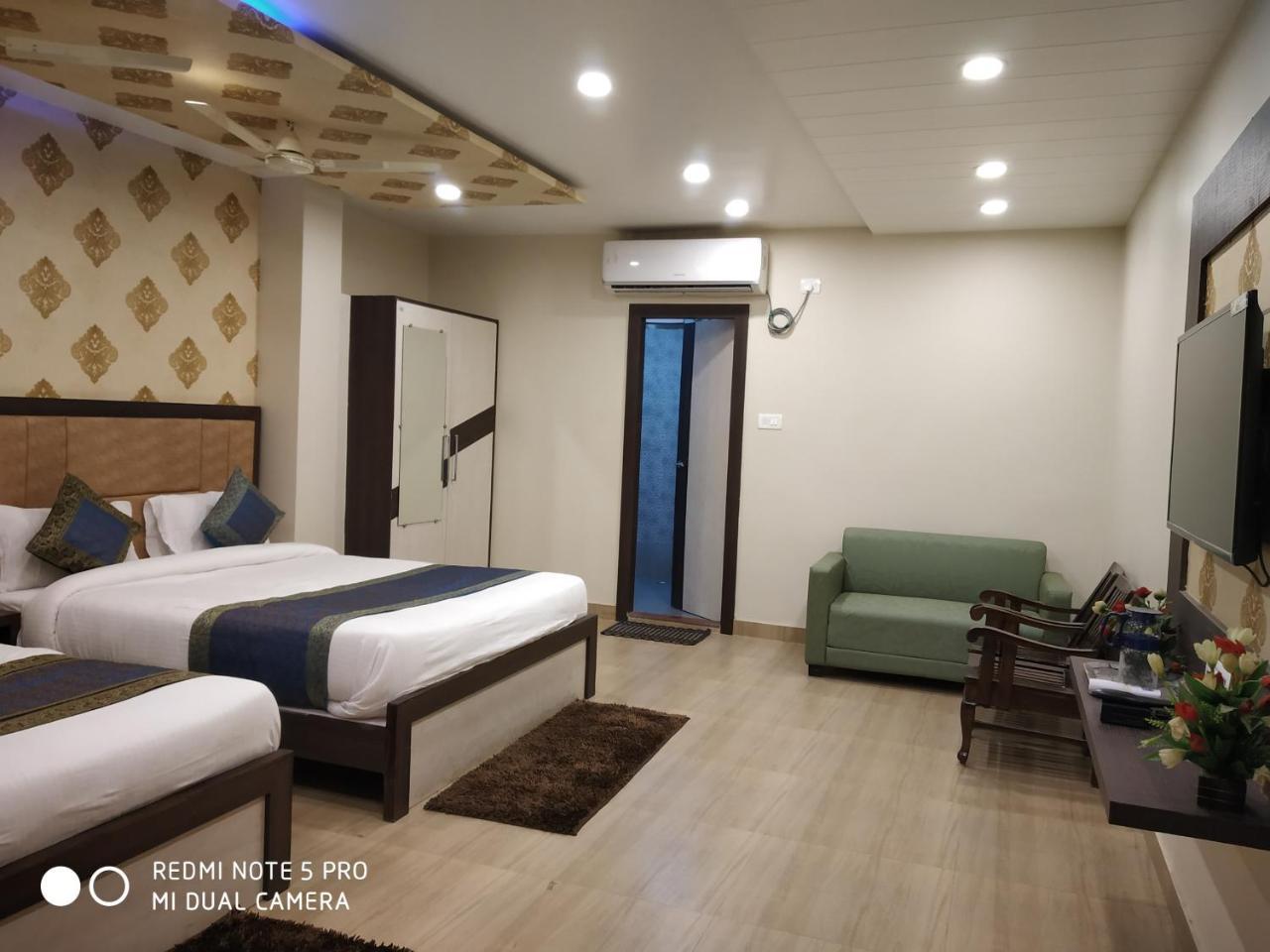 Hotel Aadesh Palace Varanasi Eksteriør billede