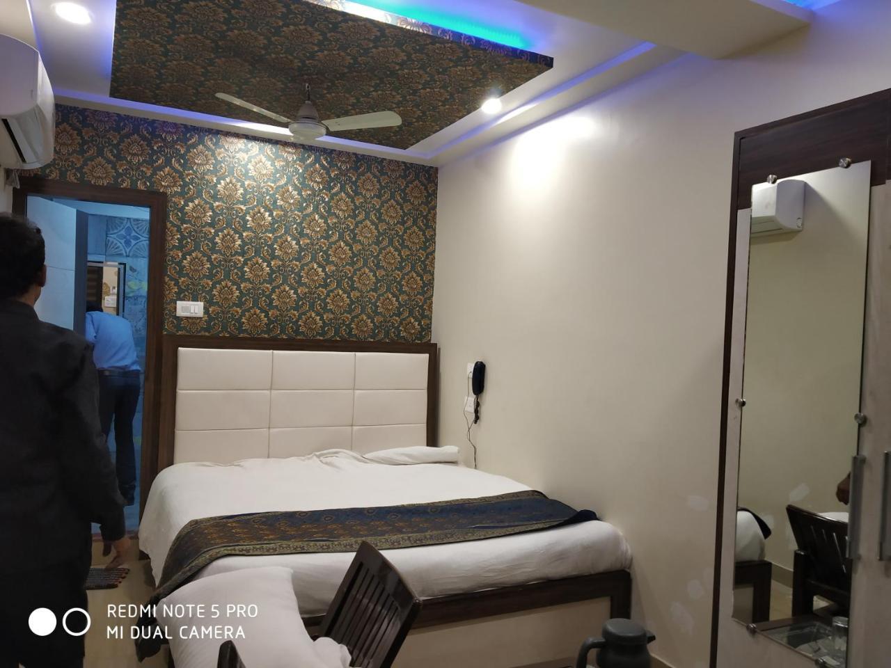 Hotel Aadesh Palace Varanasi Eksteriør billede