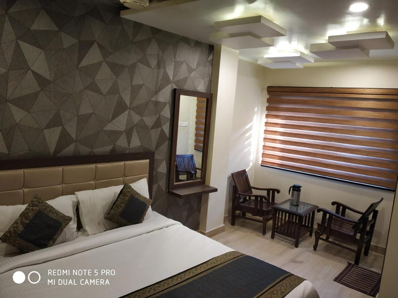 Hotel Aadesh Palace Varanasi Eksteriør billede