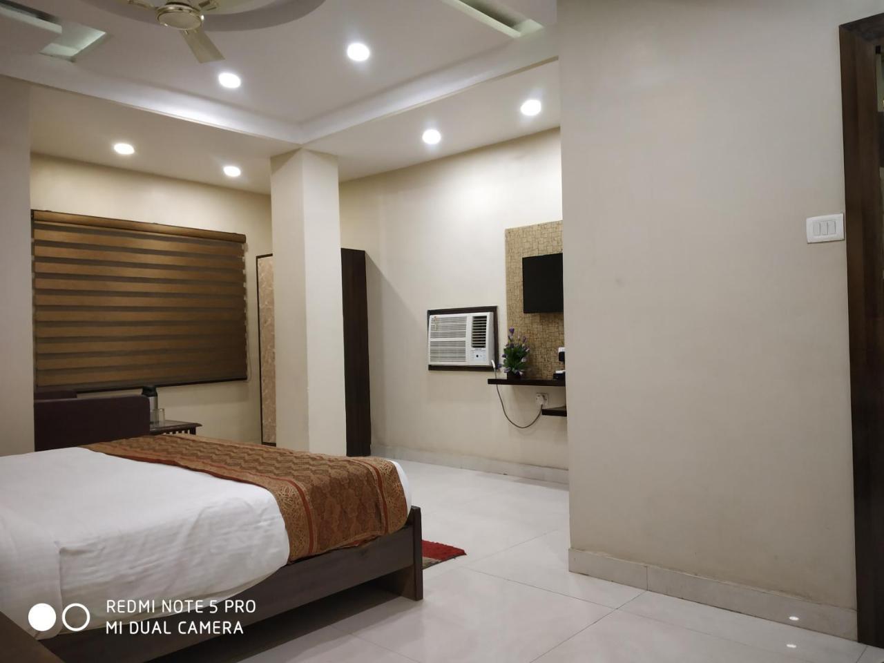 Hotel Aadesh Palace Varanasi Eksteriør billede