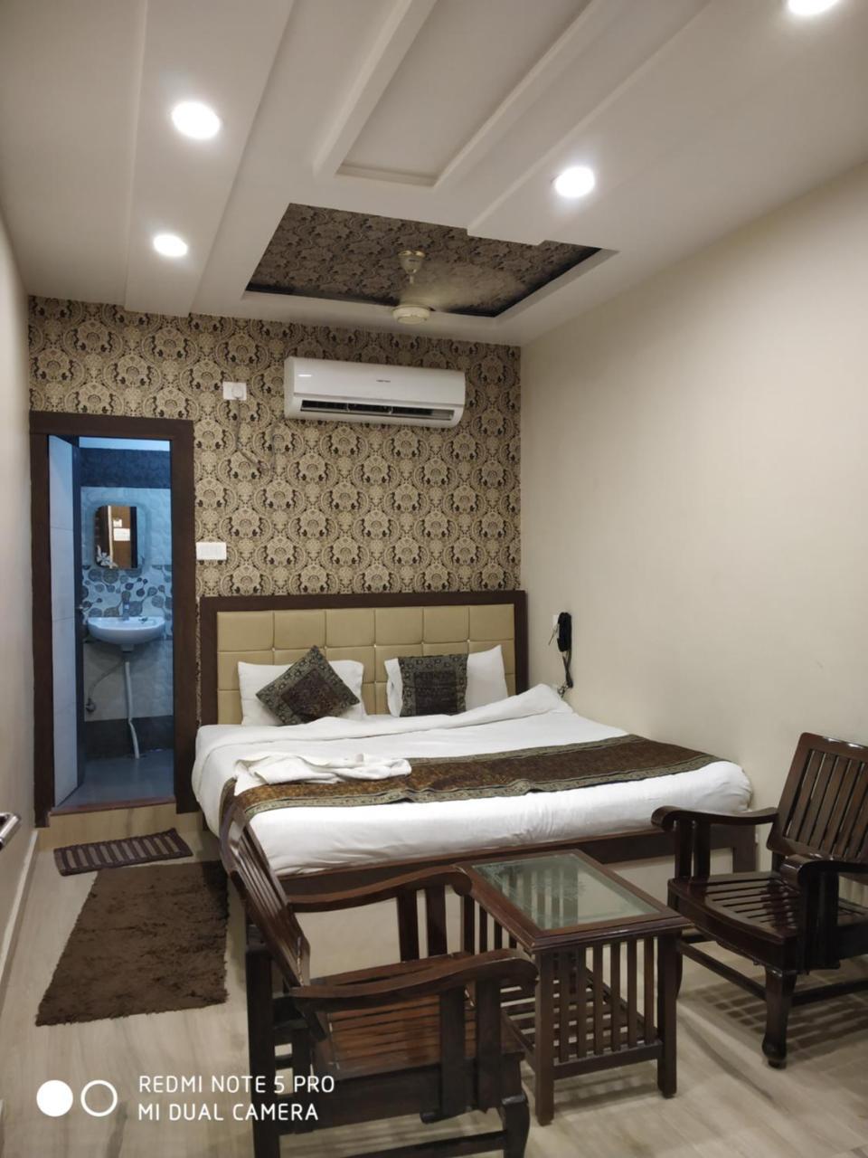 Hotel Aadesh Palace Varanasi Eksteriør billede