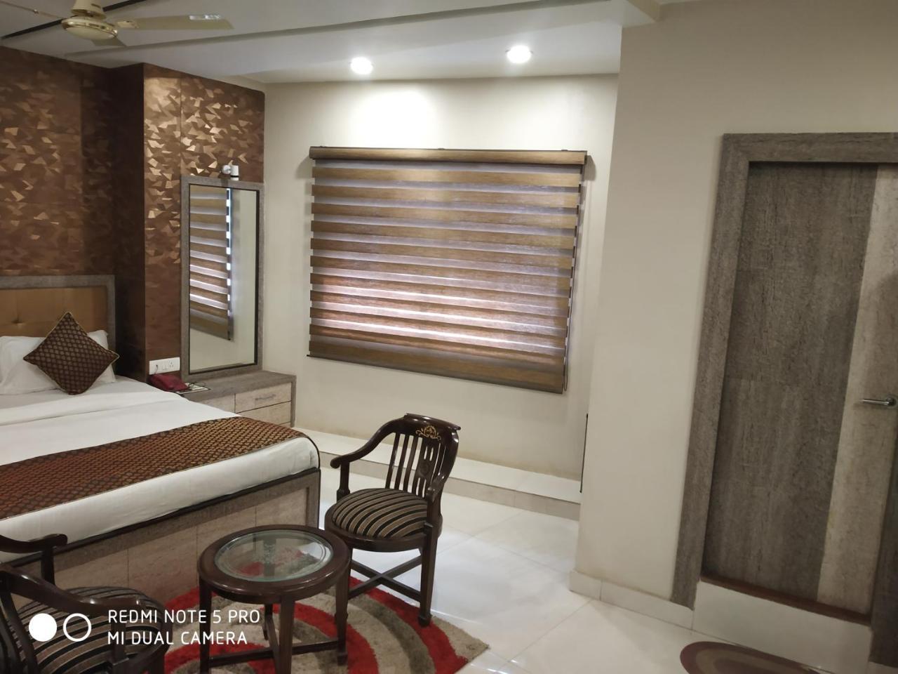 Hotel Aadesh Palace Varanasi Eksteriør billede