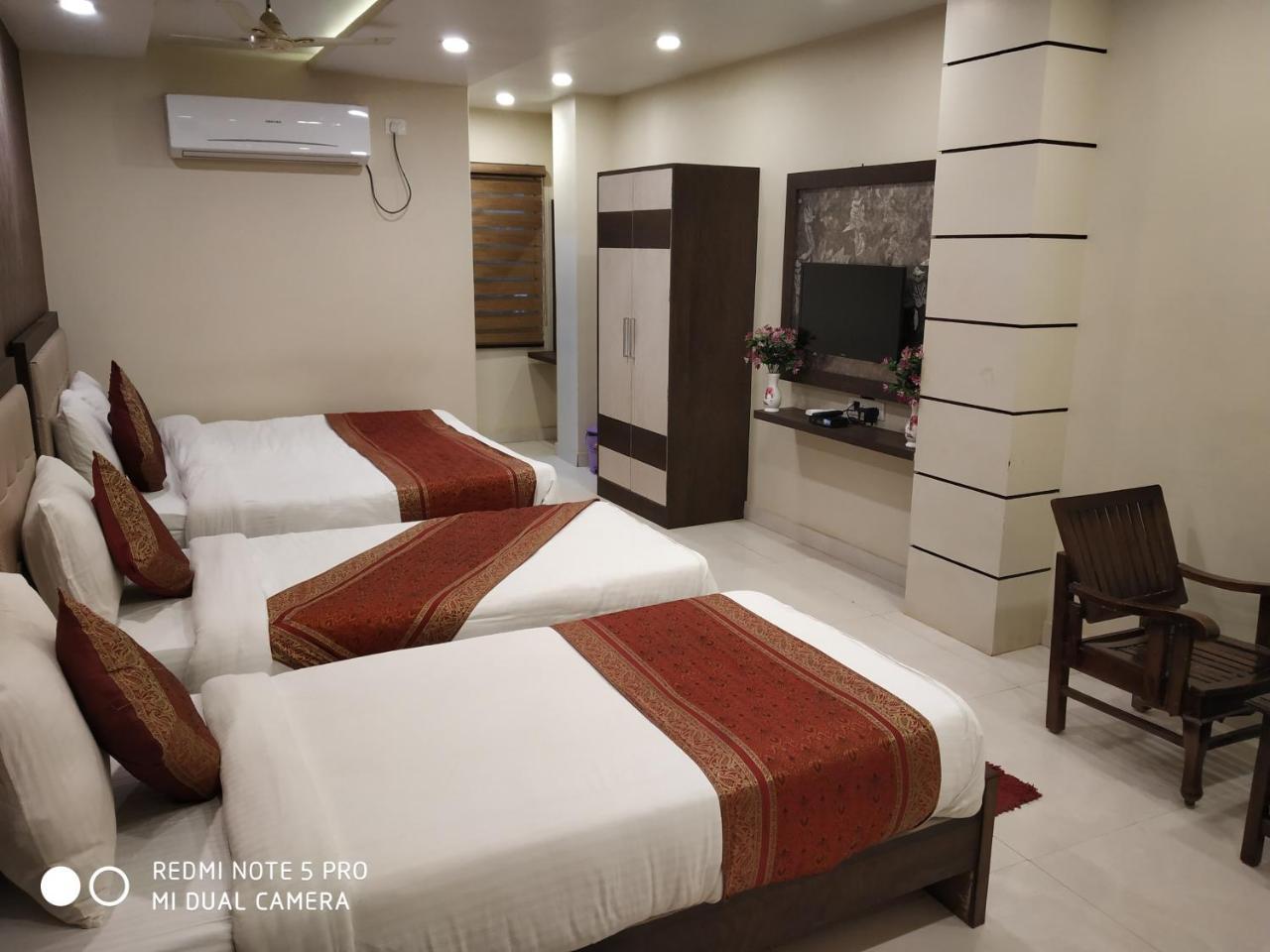 Hotel Aadesh Palace Varanasi Eksteriør billede