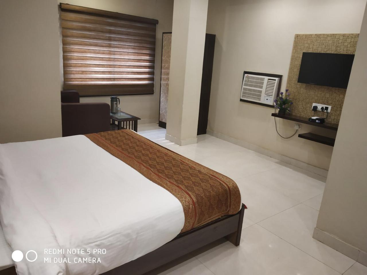 Hotel Aadesh Palace Varanasi Eksteriør billede