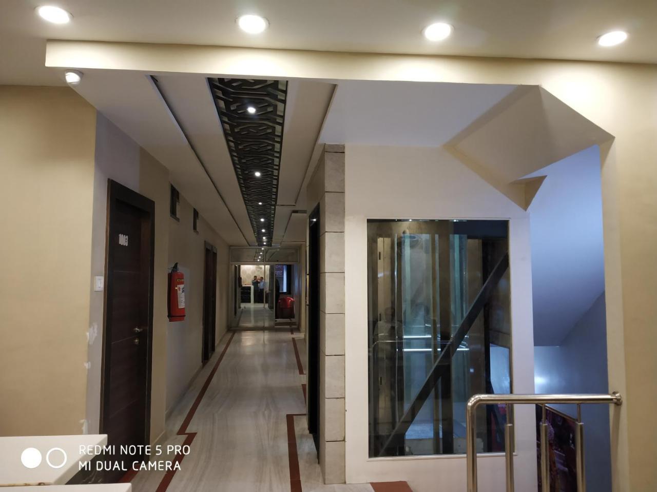 Hotel Aadesh Palace Varanasi Eksteriør billede