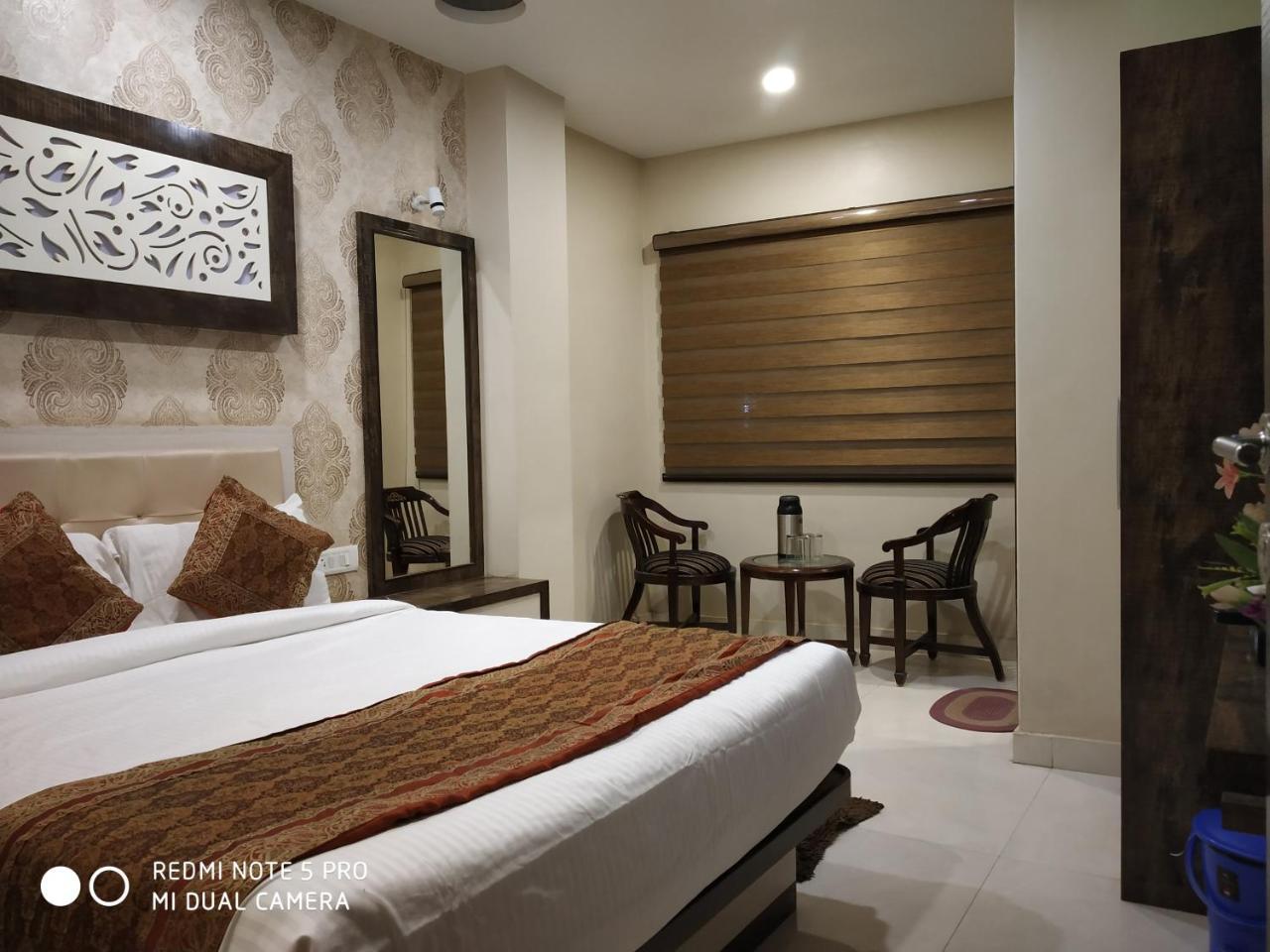 Hotel Aadesh Palace Varanasi Eksteriør billede
