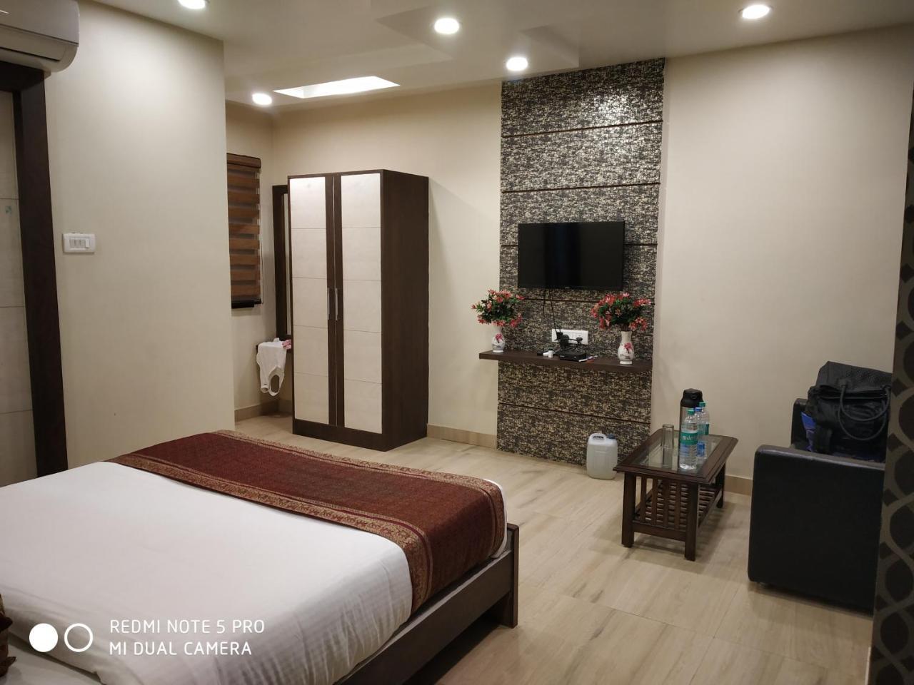 Hotel Aadesh Palace Varanasi Eksteriør billede