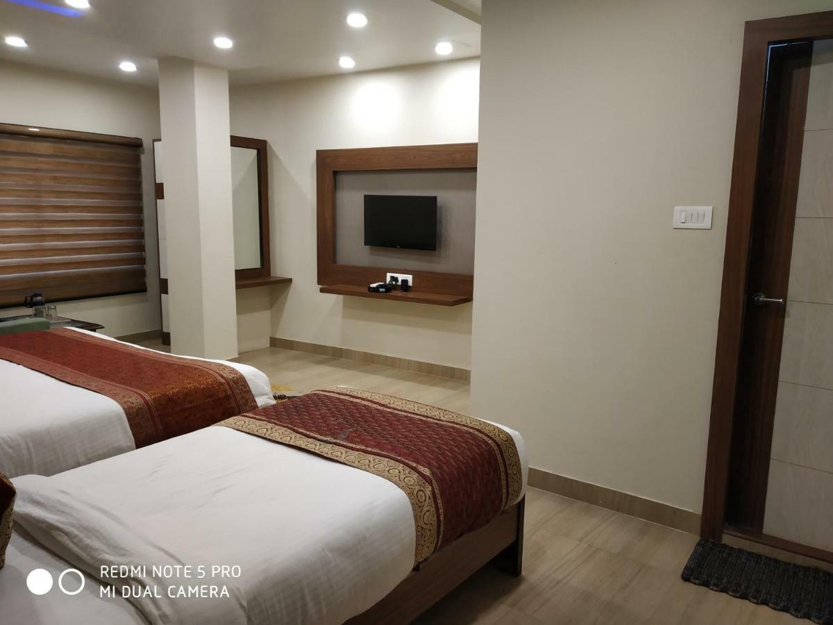 Hotel Aadesh Palace Varanasi Eksteriør billede