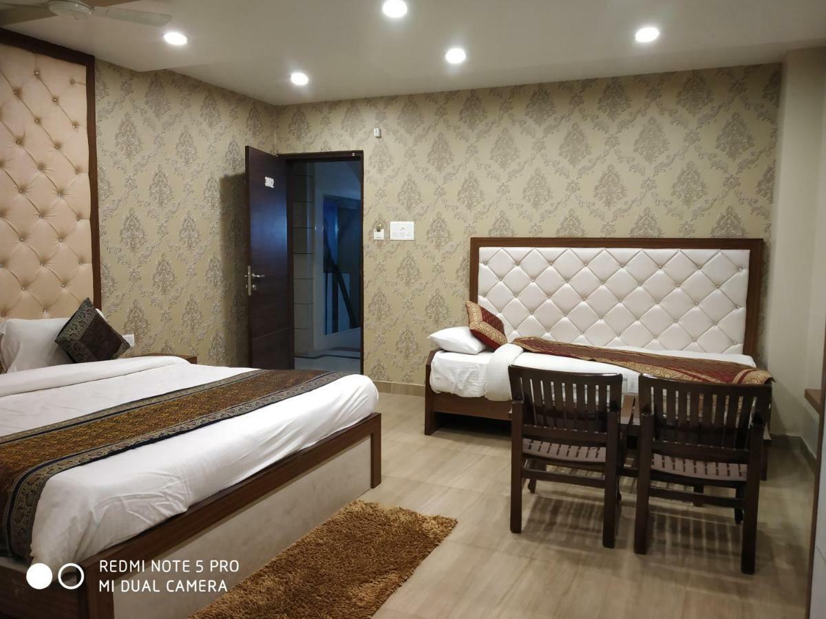 Hotel Aadesh Palace Varanasi Eksteriør billede