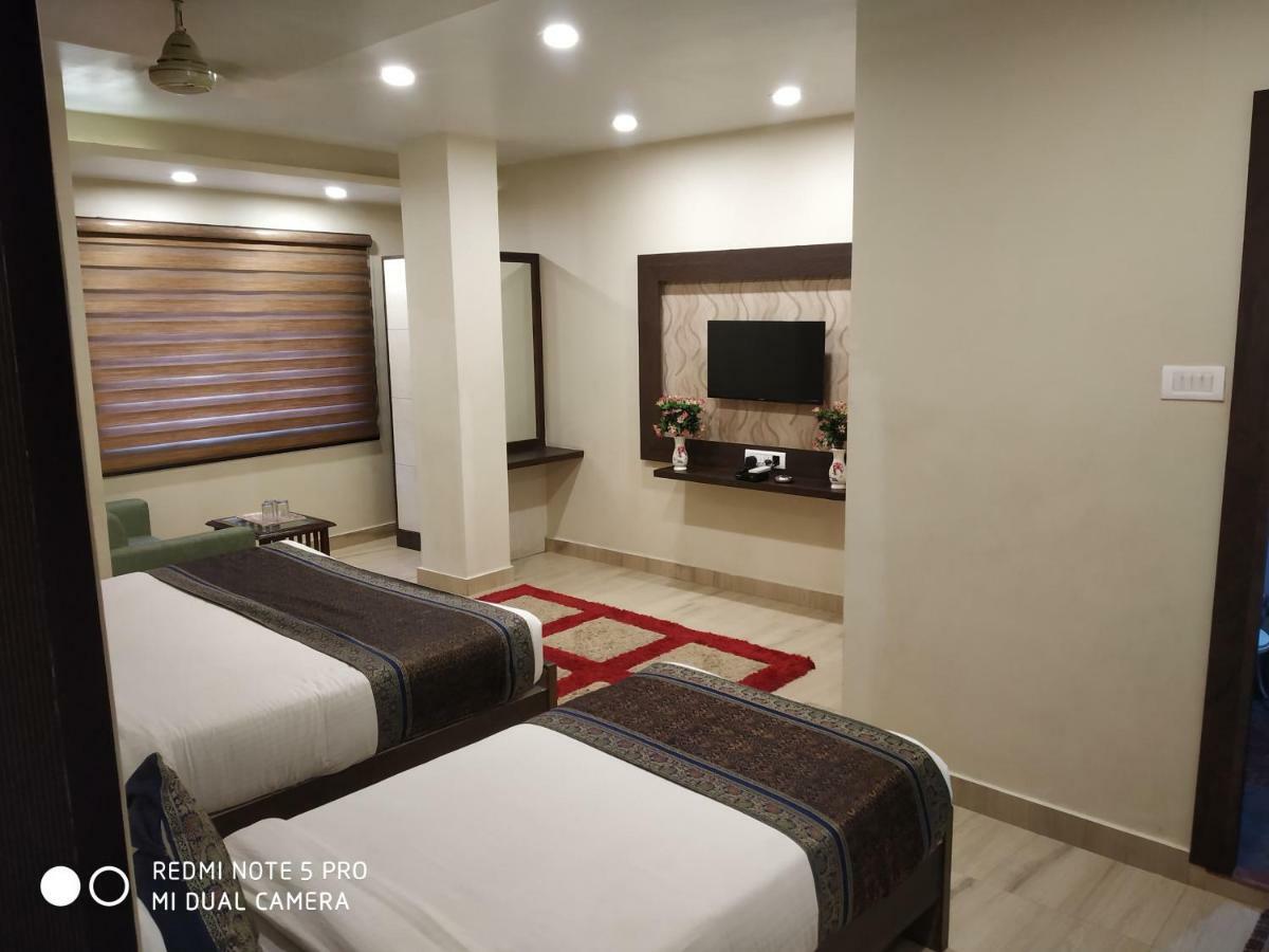 Hotel Aadesh Palace Varanasi Eksteriør billede