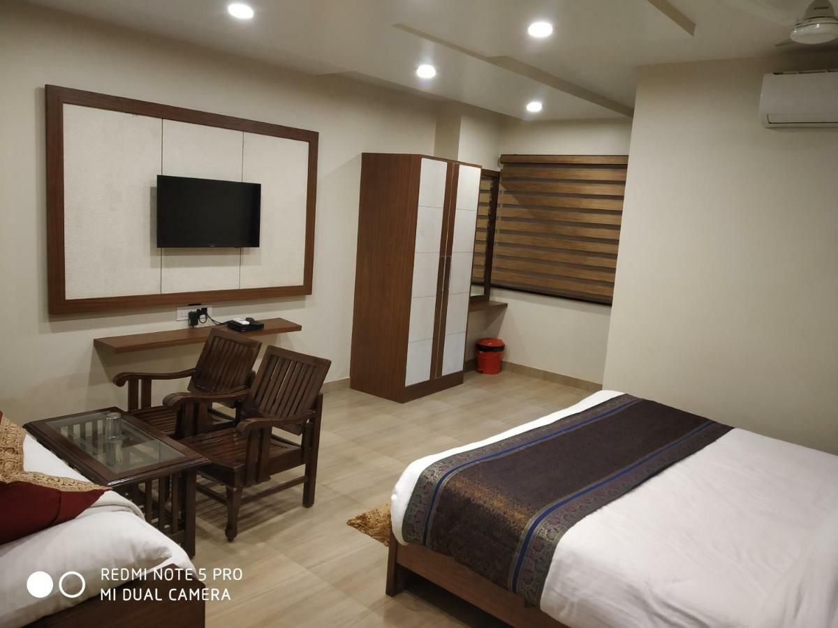Hotel Aadesh Palace Varanasi Eksteriør billede