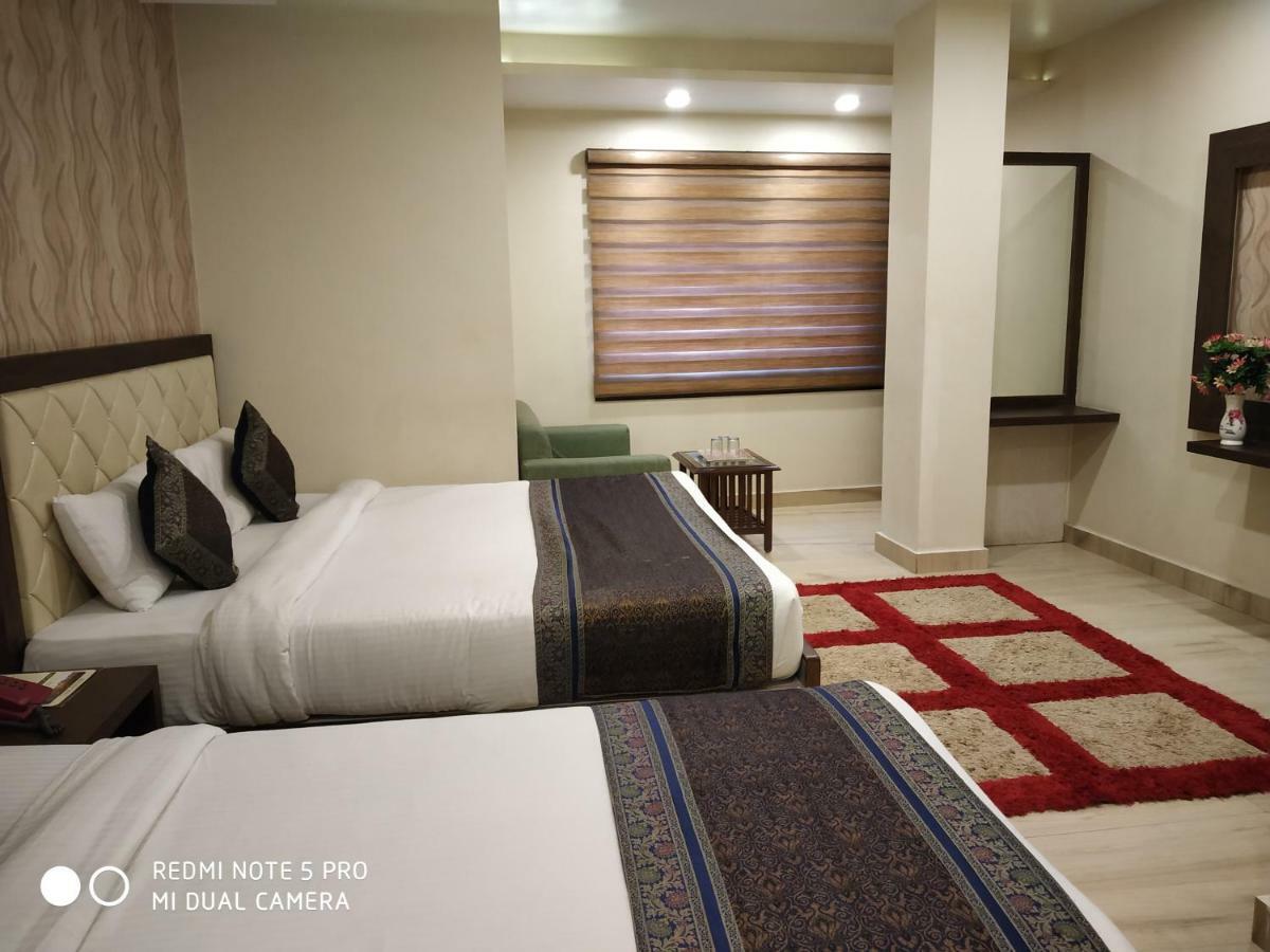 Hotel Aadesh Palace Varanasi Eksteriør billede