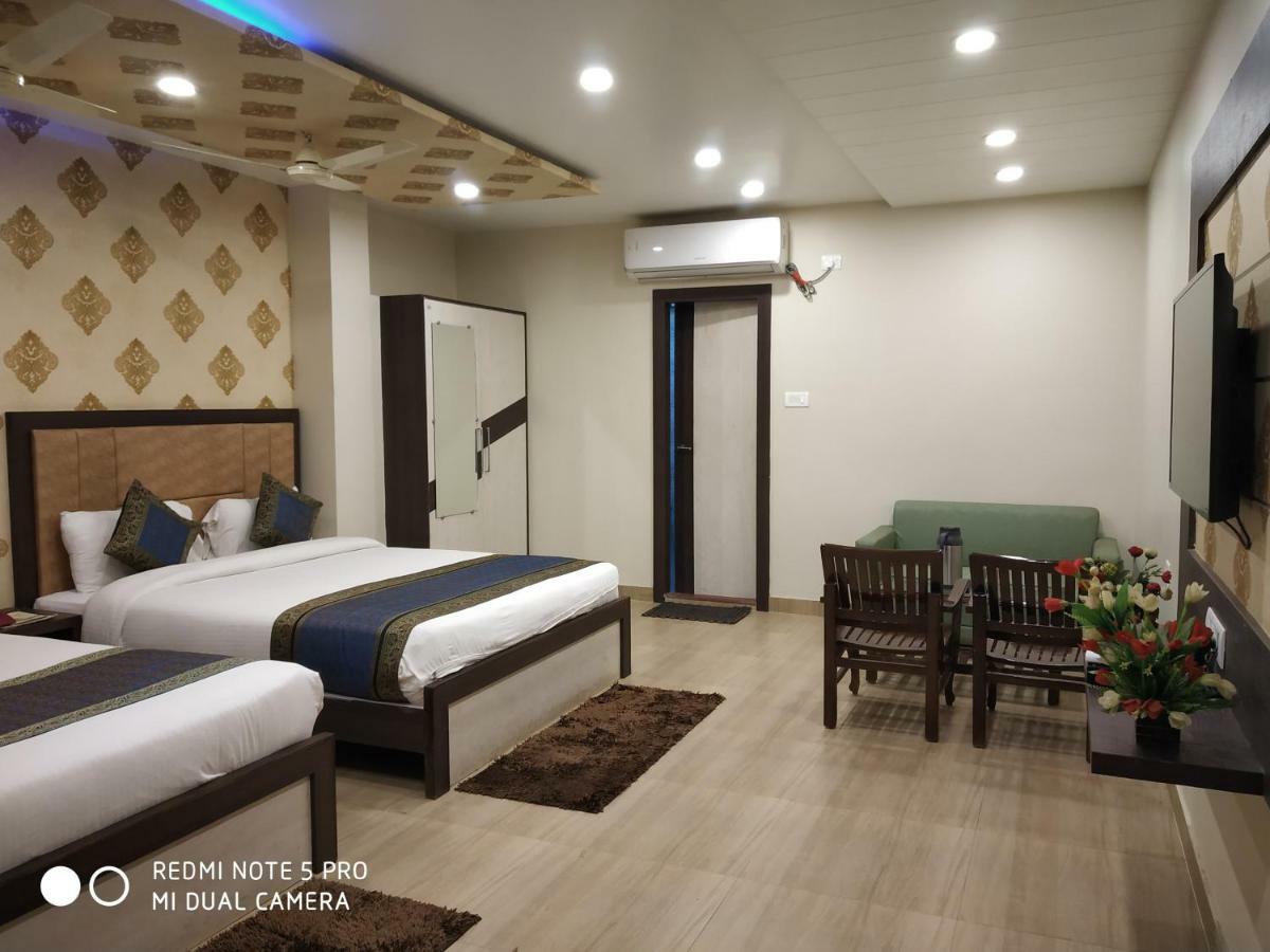 Hotel Aadesh Palace Varanasi Eksteriør billede