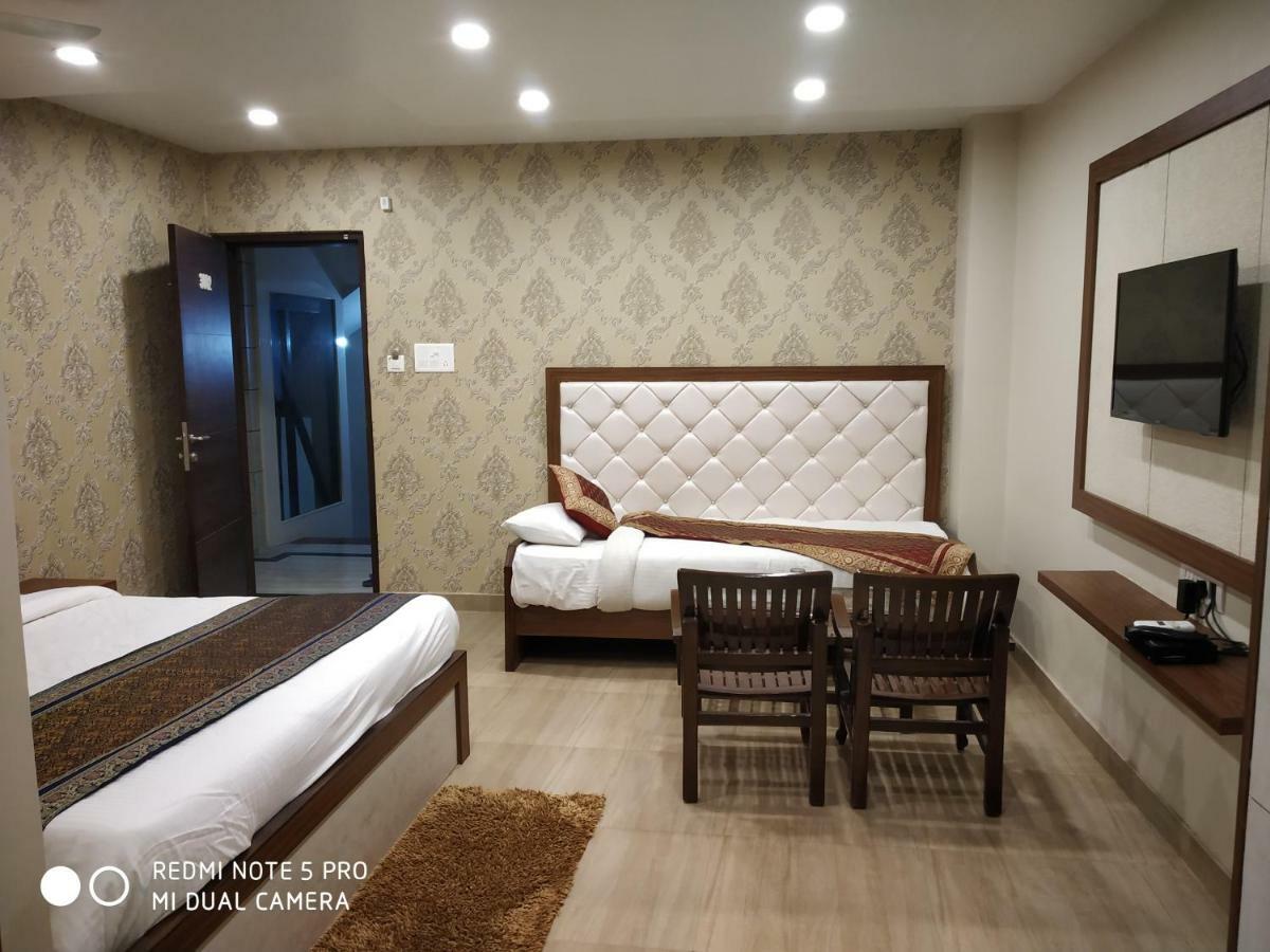 Hotel Aadesh Palace Varanasi Eksteriør billede