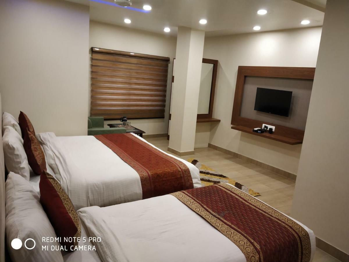 Hotel Aadesh Palace Varanasi Eksteriør billede