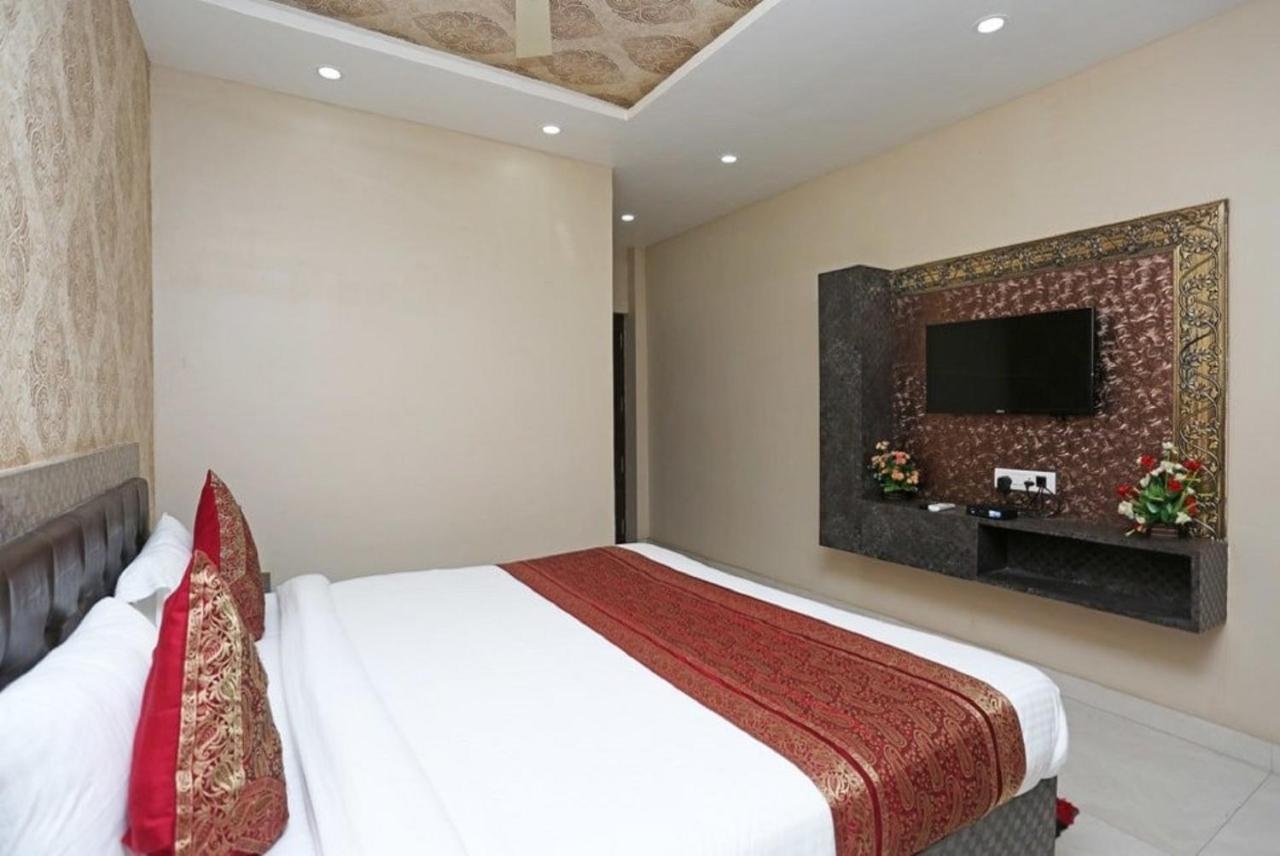 Hotel Aadesh Palace Varanasi Eksteriør billede